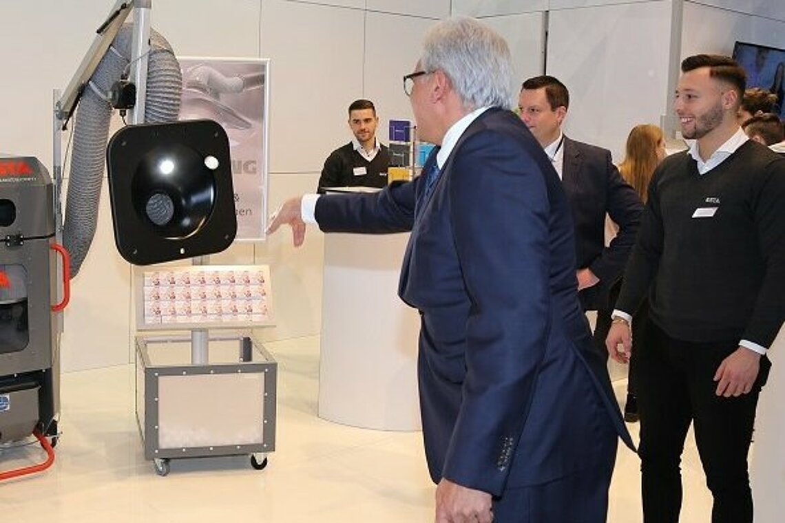 ESTA Absaugtechnik auf der Bildungsmesse Ulm mit dem Ulmer Oberbürgermeister Gunter Czisch