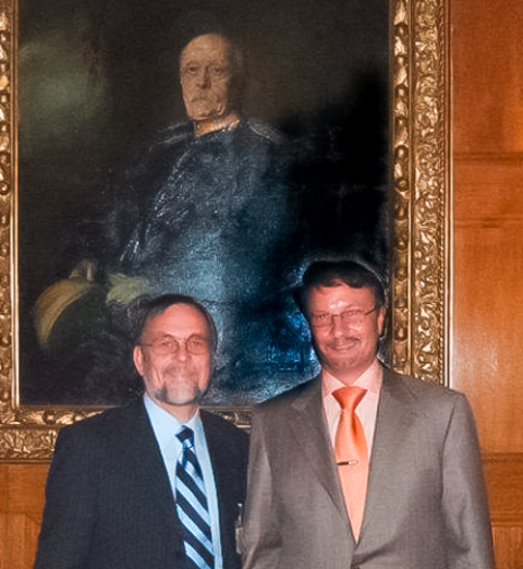 Unter den Augen des Reichskanzlers Otto von Bismarck mit German Gref in der Deutschen Botschaft Moskau. Unter den Augen des Reichskanzlers Otto von Bismarck mit German Gref in der Deutschen Botschaft Moskau.