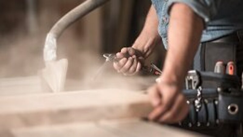 Holzstaub absaugen mit ESTA Absauganlagen.