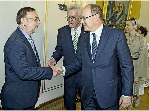 Dr. Kulitz in conversation with Prince Albert II of Monaco and Winfried Kretschmann.