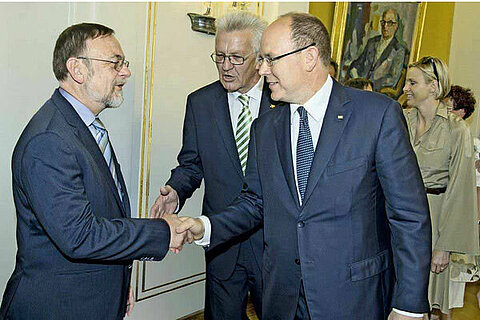 Dr. Kulitz im Gespräch mit Fürst Albert II von Monaco und Winfried Kretschmann. Dr. Kulitz im Gespräch mit Fürst Albert II von Monaco und Winfried Kretschmann.