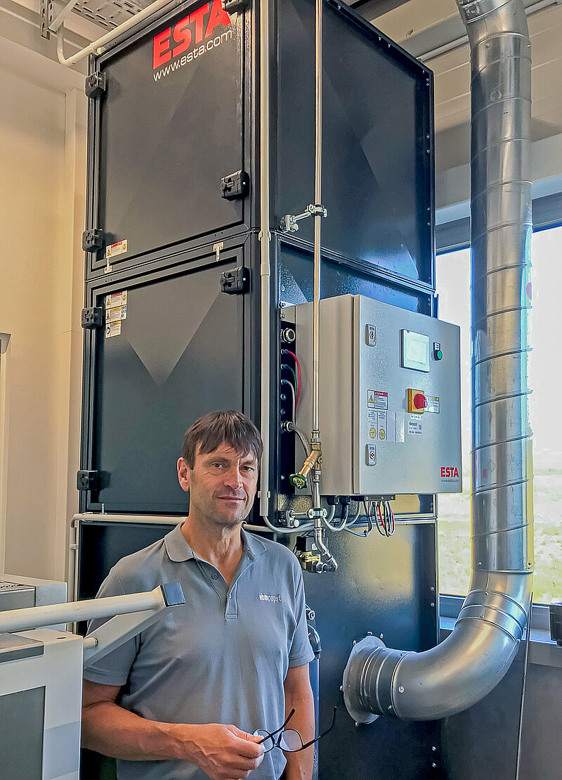 Bernd Kretschmar in front of a DUSTOMAT HYDRO