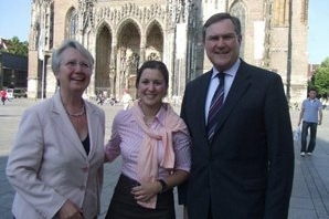 ESTA shareholder Jessica Kulitz with Annette Schavan and Franz-Josef Jung.