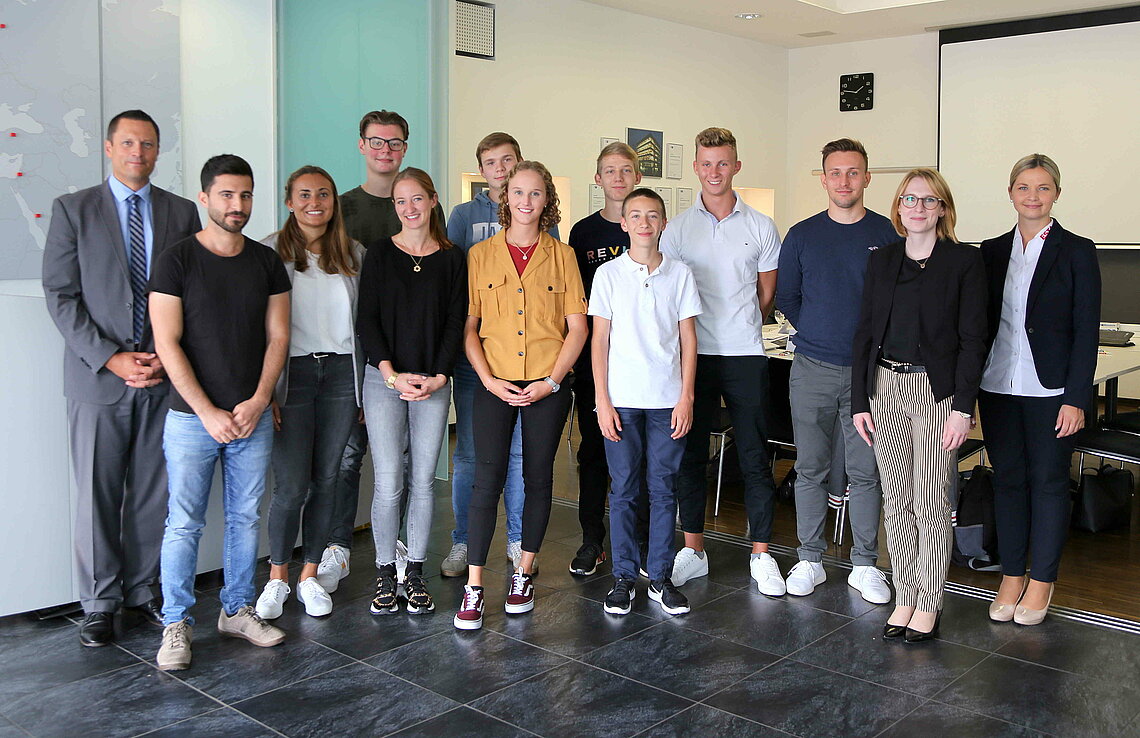 13 Jugendliche starten ihre Ausbildung bei ESTA 13 Jugendliche starten ihre Ausbildung bei ESTA