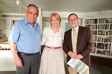 ESTA Geschäftsführer Dr. Peter Kulitz, Stef Wertheimer und Lynn Holstein in Tel Aviv.