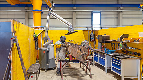 Mobiler Schweißrauchfilter SRF-K zur Unterstützung der Hallenlüftungssysteme bei Kurt Motz