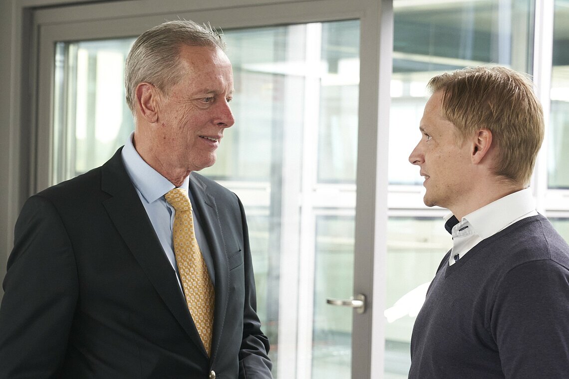 IHK Ulm & Schwaben zu Besuch bei ESTA IHK Ulm & Schwaben zu Besuch bei ESTA