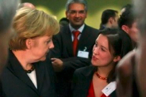 Angela Merkel und ESTA Gesellschafterin Jessica Kulitz.