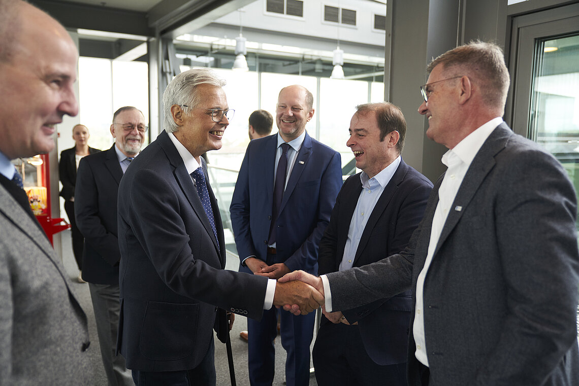 IHK Ulm & Schwaben zu Besuch bei ESTA IHK Ulm & Schwaben zu Besuch bei ESTA