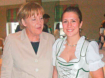 Dr. Angela Merkel with ESTA shareholder Jessica Kulitz.