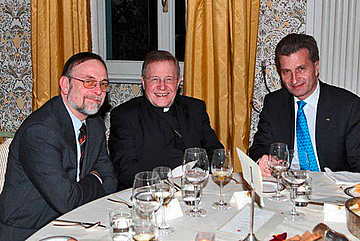 Dr. Peter Kulitz, Kardinal Kasper und Ministerpräsident Günther Oettinger beim gemeinsamen Essen in Rom.