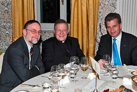 Dr. Peter Kulitz, Kardinal Kasper und Ministerpräsident Günther Oettinger beim gemeinsamen Essen in Rom. Dr. Peter Kulitz, Kardinal Kasper und Ministerpräsident Günther Oettinger beim gemeinsamen Essen in Rom.