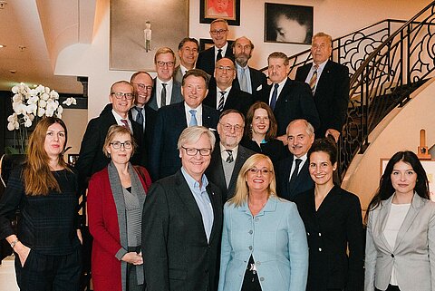 Dr. Peter Kulitz, der Geschäftsführer von ESTA, bei der Sitzung des DIHK Board International. Dr. Peter Kulitz, der Geschäftsführer von ESTA, bei der Sitzung des DIHK Board International.