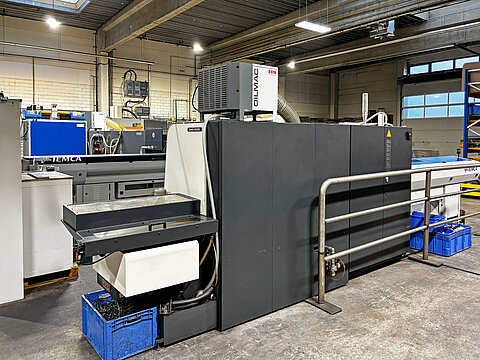 Kompakter Ölnebelabscheider OILMAC von ESTA auf einer CNC-Maschine