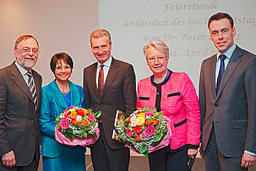 Günther Oettinger, Dr. Annette Schavan und Dr. Nils Schmid gratulieren Dr. Kulitz zum 60. Geburtstag.