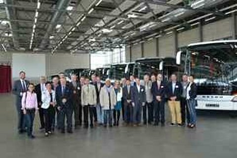 Der CDU-Wirtschaftsrat bei EvoBus mit Sektionssprecherin Jessica Kulitz.