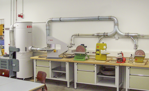 Der mobile Hochvakuum Entstauber DUSTOVAC an einem Arbeitstisch. Der mobile Hochvakuum Entstauber DUSTOVAC an einem Arbeitstisch.