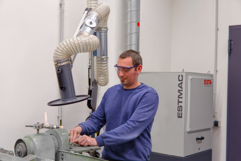 Der stationäre Entstauber ESTMAC D von ESTA. Der stationäre Entstauber ESTMAC D von ESTA.