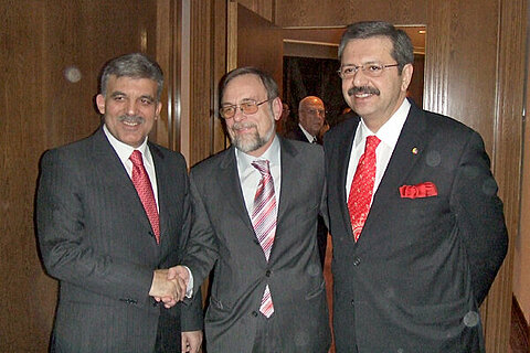Türkischer Staatspräsident Abdullah Gül mit Dr. Kulitz und TOBB Präsident M. Rifat Hisarciklioglu. Türkischer Staatspräsident Abdullah Gül mit Dr. Kulitz und TOBB Präsident M. Rifat Hisarciklioglu.