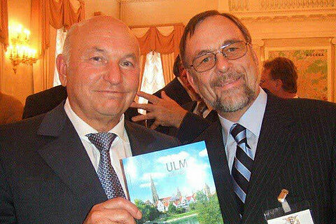 Dr. Kulitz mit dem Oberbürgermeister von Moskau Juri Michailowitsch Luschkow. Dr. Kulitz mit dem Oberbürgermeister von Moskau Juri Michailowitsch Luschkow.