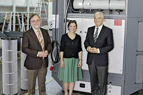 Dr. Peter Kulitz und Jessica Kulitz mit Thomas Strobl.