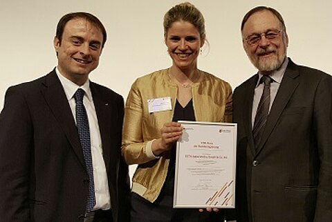 Alexander Kulitz und Dr. Peter Kulitz bei der CSR-Preisverleihung. Alexander Kulitz und Dr. Peter Kulitz bei der CSR-Preisverleihung.