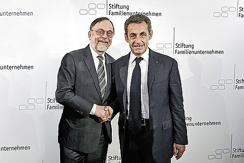 Dr. Peter Kulitz und Nicolas Sarkozy auf dem Tag des Deutschen Familienunternehmens. Dr. Peter Kulitz und Nicolas Sarkozy auf dem Tag des Deutschen Familienunternehmens.