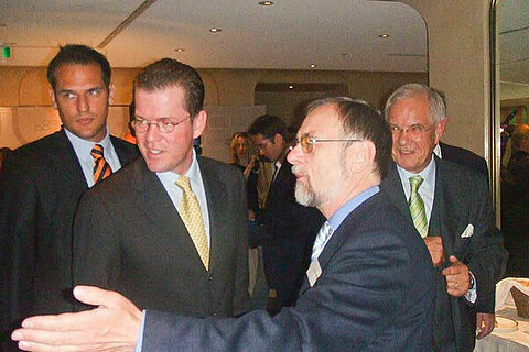 Dr. Kulitz, Karl-Theodor zu Guttenberg und Prof. Brun-Hagen Hennerkes. Dr. Kulitz, Karl-Theodor zu Guttenberg und Prof. Brun-Hagen Hennerkes.