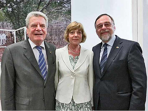 Joachim Gauck, Daniela Schadt und Dr. Peter Kulitz. Joachim Gauck, Daniela Schadt und Dr. Peter Kulitz.