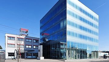 Das ESTA-Firmengebäude in Senden, Bayern.