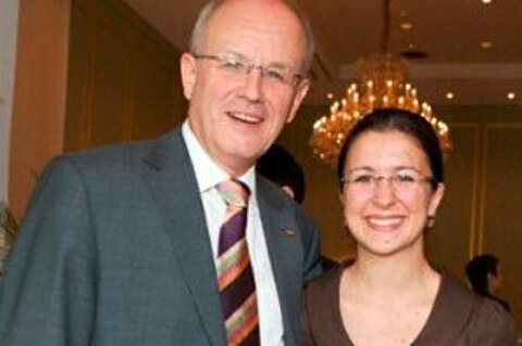 Volker Kauder mit ESTA Gesellschafterin Jessica Kulitz.