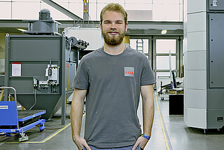 Tobias Lackner, Ausbildung zum Mechatroniker bei ESTA. Tobias Lackner, Ausbildung zum Mechatroniker bei ESTA.