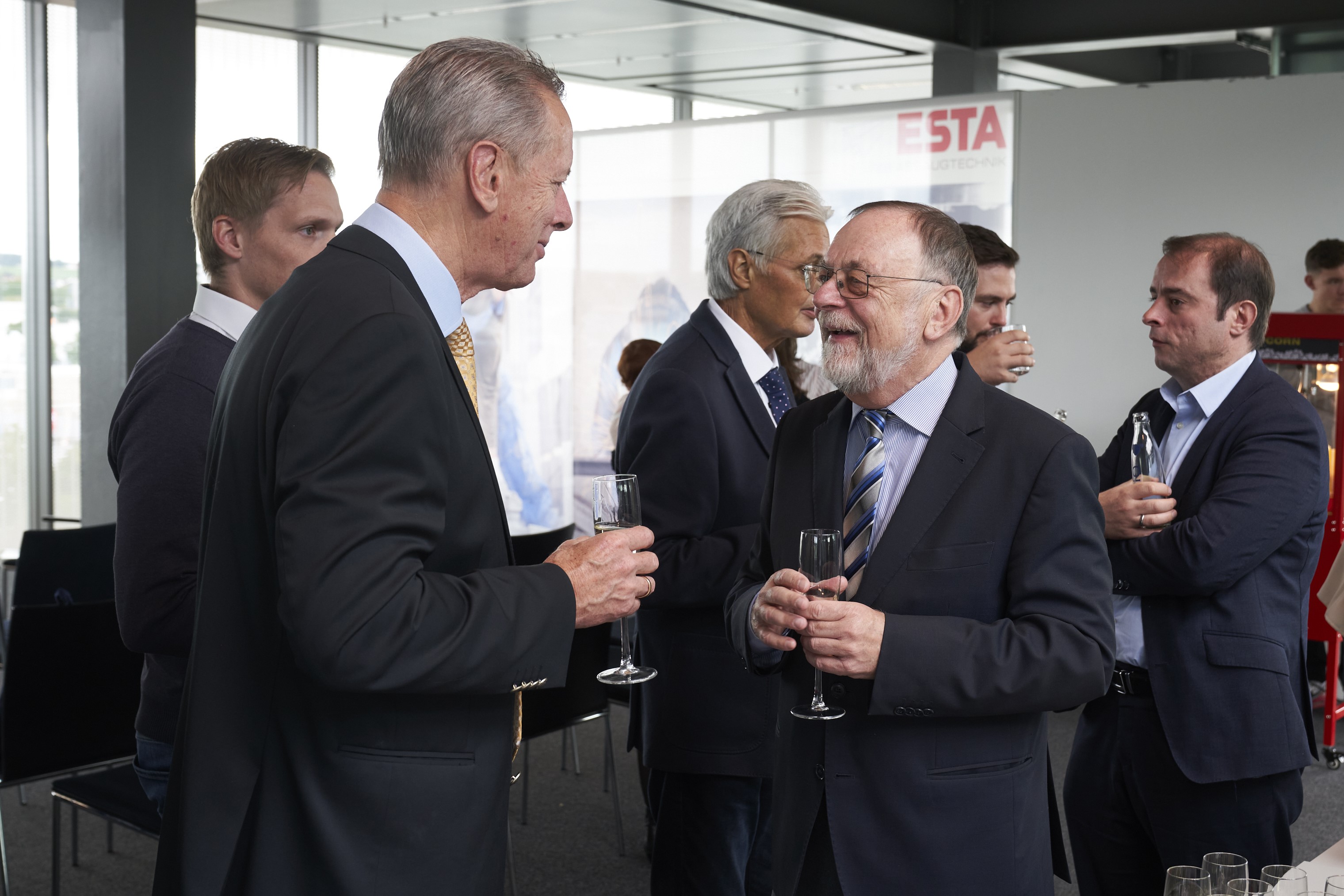 IHK Ulm & Schwaben zu Besuch bei ESTA IHK Ulm & Schwaben zu Besuch bei ESTA
