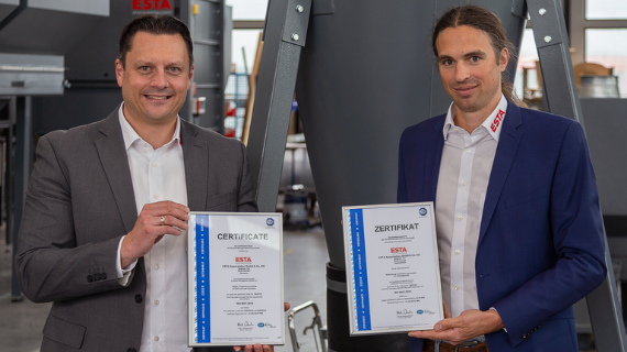 Geschäftsführer Hr. Raunitschke und Controlling-Leiter Hr. Fezer mit dem neuen ISO 90001:2015 Zertifikat. Geschäftsführer Hr. Raunitschke und Controlling-Leiter Hr. Fezer mit dem neuen ISO 90001:2015 Zertifikat.