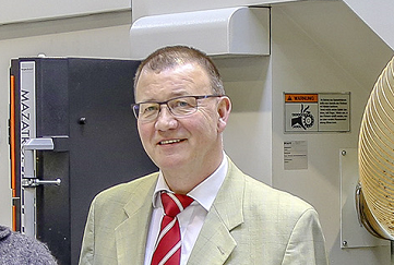 Helmut Pfänder Leiter der Abteilung Instandhaltung, Umweltschutz, Arbeitsschutz und Betriebssicherheit bei Pfaff Helmut Pfänder Leiter der Abteilung Instandhaltung, Umweltschutz, Arbeitsschutz und Betriebssicherheit bei Pfaff