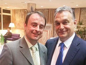 Alexander Kulitz mit Victor Orban auf einem Familienunternehmertreffen in Stuttgart. Alexander Kulitz mit Victor Orban auf einem Familienunternehmertreffen in Stuttgart.