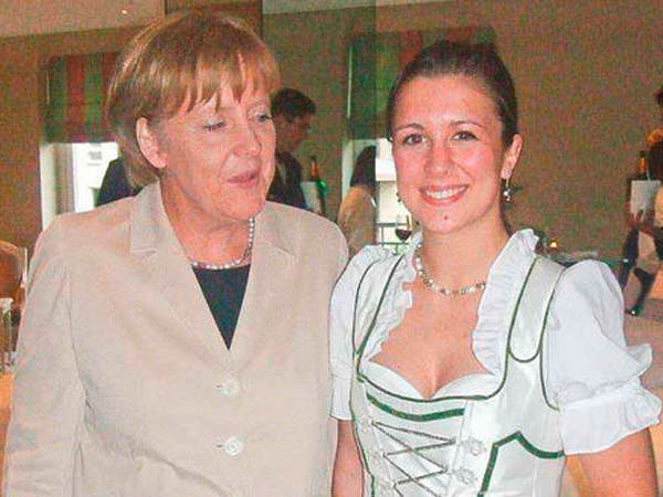 Dr. Angela Merkel with ESTA shareholder Jessica Kulitz. Dr. Angela Merkel with ESTA shareholder Jessica Kulitz.