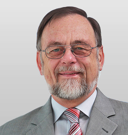 Der Geschäftsführer Dr. Peter Kulitz. Der Geschäftsführer Dr. Peter Kulitz.
