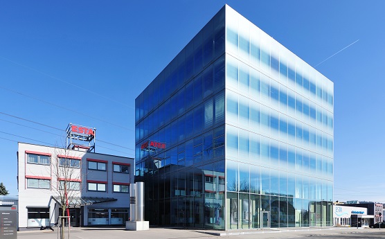 Das ESTA Vertriebs- und Montagezentrum nutzt modernste Technologien zur Ressourcenschonung. Das ESTA Vertriebs- und Montagezentrum nutzt modernste Technologien zur Ressourcenschonung.