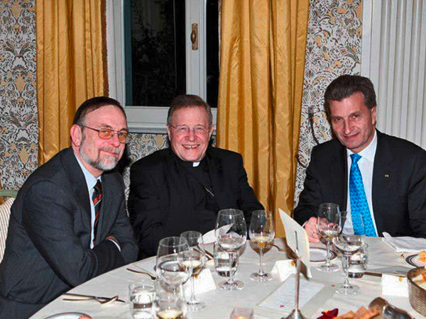 Dr. Peter Kulitz, Kardinal Kasper und Ministerpräsident Günther Oettinger beim gemeinsamen Essen in Rom.