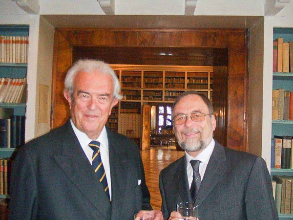 Dr. Peter Kulitz congratulates Georg Fürst von Waldburg-Zeil on his 80th birthday. Dr. Peter Kulitz congratulates Georg Fürst von Waldburg-Zeil on his 80th birthday.