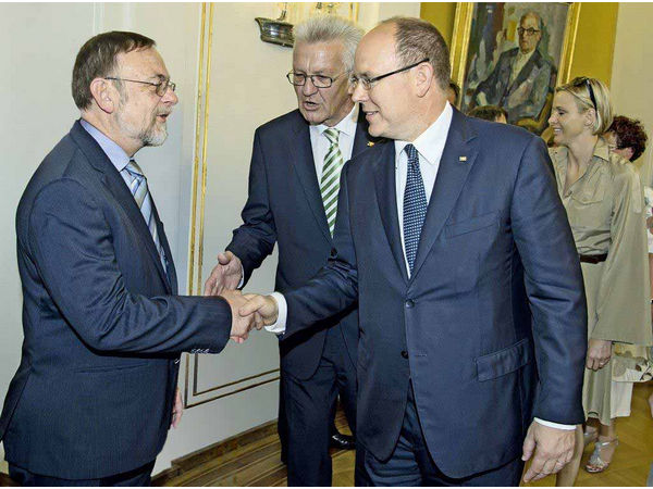 Dr. Kulitz in conversation with Prince Albert II of Monaco and Winfried Kretschmann. Dr. Kulitz in conversation with Prince Albert II of Monaco and Winfried Kretschmann.