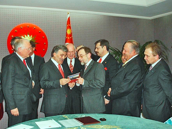 Günther Verheugen, President Abdullah Gül, Ludwig Georg Braun and Dr. Peter Kulitz in Ankara. Günther Verheugen, President Abdullah Gül, Ludwig Georg Braun and Dr. Peter Kulitz in Ankara.