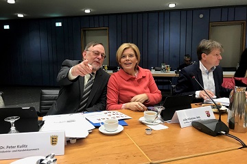 Dr. Peter Kulitz in einer SWR Rundfunkratssitzung. Dr. Peter Kulitz in einer SWR Rundfunkratssitzung.