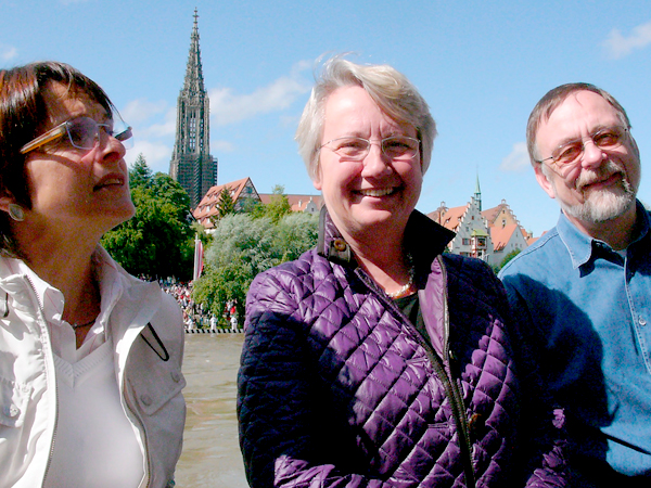 Ulrike and Dr. Peter Kulitz with Dr. Annette Schavan. Ulrike and Dr. Peter Kulitz with Dr. Annette Schavan.
