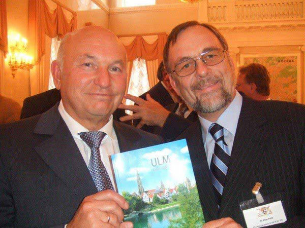 Dr. Kulitz mit dem Oberbürgermeister von Moskau Juri Michailowitsch Luschkow.